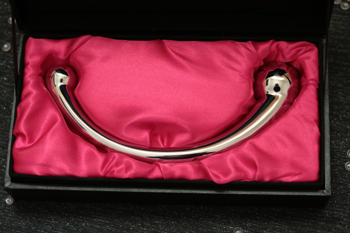 njoy Pure Wand, Dildo aus Metall, Metall Sextoy, Pure Wand