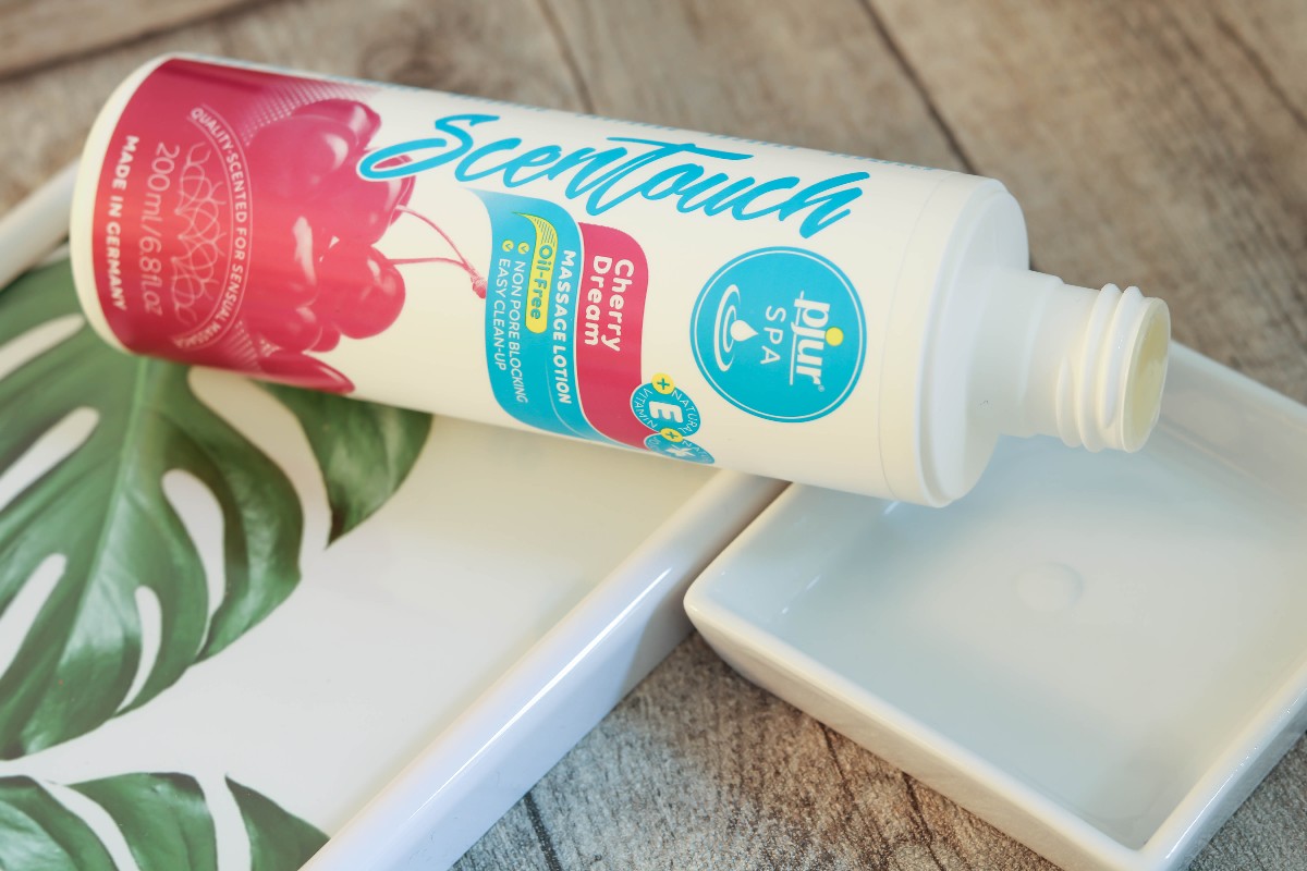 pjur SPA, pjur SPA ScenTouch, pjur ScenTouch, SPA ScenTouch, pjur Massage, Massage Produkte, pjur SPA Test, pjur SPA Erfahrung, pjur SPA Duft, bestes Massageöl, Massage Produkte, Massageöl Flecken