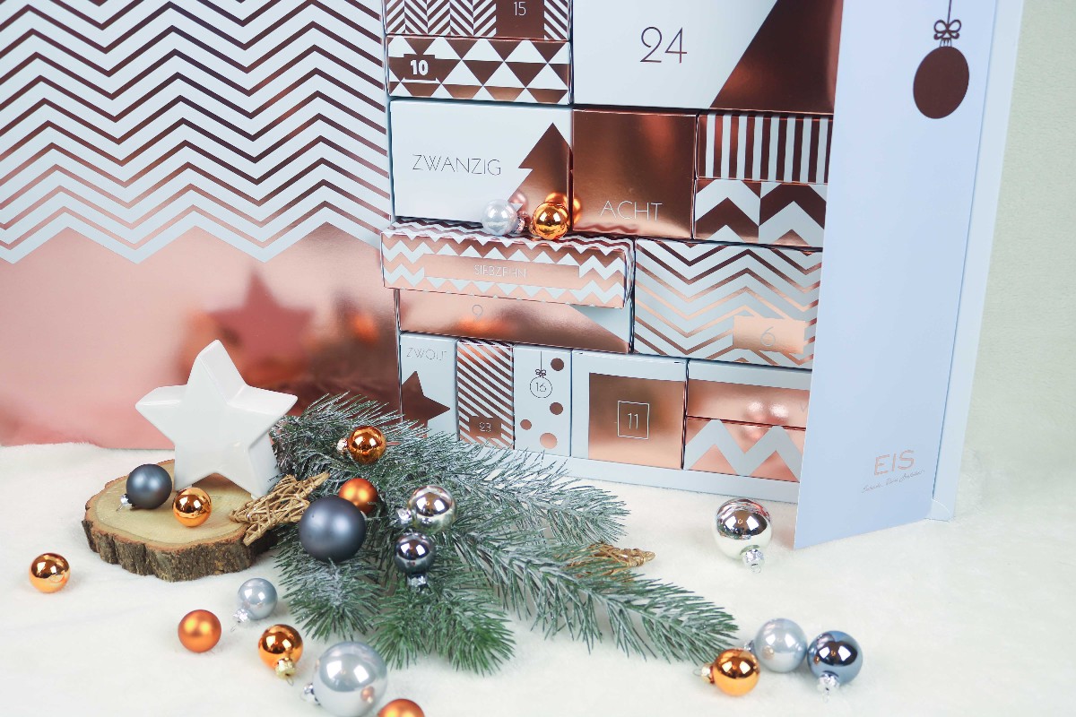 EIS Adventskalender, EIS Adventskalender Inhalt, EIS Adventskalender Erfahrung, EIS Adventskalender Test, EIS Adventskalender was war drin, EIS Adventskalender für Paare, EIS Adventskalender 2016, EIS Adventskalender 2017, EIS Adventskalender 2017 was war drin, EIS Adventskalender 2017 Inhalt, lohnt sich EIS Adventskalender, Adventskalender für Paare, Adventskalender Sextoys, Amorelie Adventskalender Alternative, erotischer Adventskalender, Adventskalender Amorelie oder EIS, Adventskalender Vergleich, EIS Adventskalender Deluxe oder Premium, EIS Adventskalender Deluxe Premium Vergleich, EIS Adventskalender Deluxe, EIS Adventskalender Premium, EIS Adventskalender Deluxe Inhalt, EIS Adventskalender Premium Inhalt