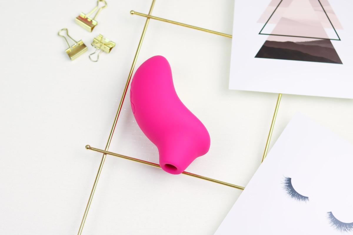 Lelo Sona, Lelo Sona Test, Lelo Sona Erfahrung, Lelo Sona Review, Sona Cruise Test, Sona Cruise Erfahrung, Lelo Sona Womanizer, Lelo Sona Satisfyer, Ultraschall Vibrator, Lovehoney Gutschein, Druckwellenvibrator, Womanizer Sona, Lelo Erfahrung, Womanizer Vergleich, Womanizer Erfahrung