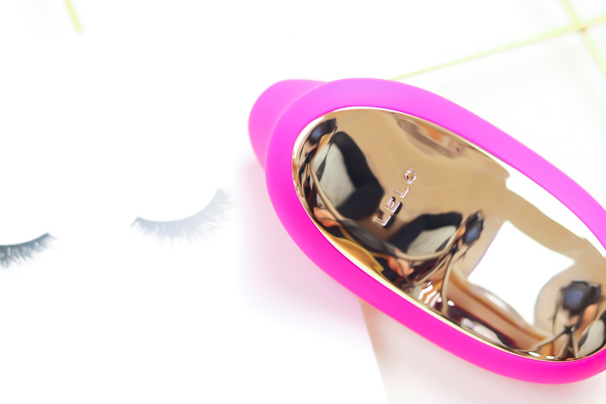 Lelo Sona, Lelo Sona Test, Lelo Sona Erfahrung, Lelo Sona Review, Sona Cruise Test, Sona Cruise Erfahrung, Lelo Sona Womanizer, Lelo Sona Satisfyer, Ultraschall Vibrator, Lovehoney Gutschein, Druckwellenvibrator, Womanizer Sona, Lelo Erfahrung, Womanizer Vergleich, Womanizer Erfahrung
