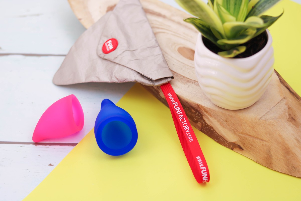 Der Fun Factory Fun Cup - Mit Menstruationstasse happy durch die Tage!