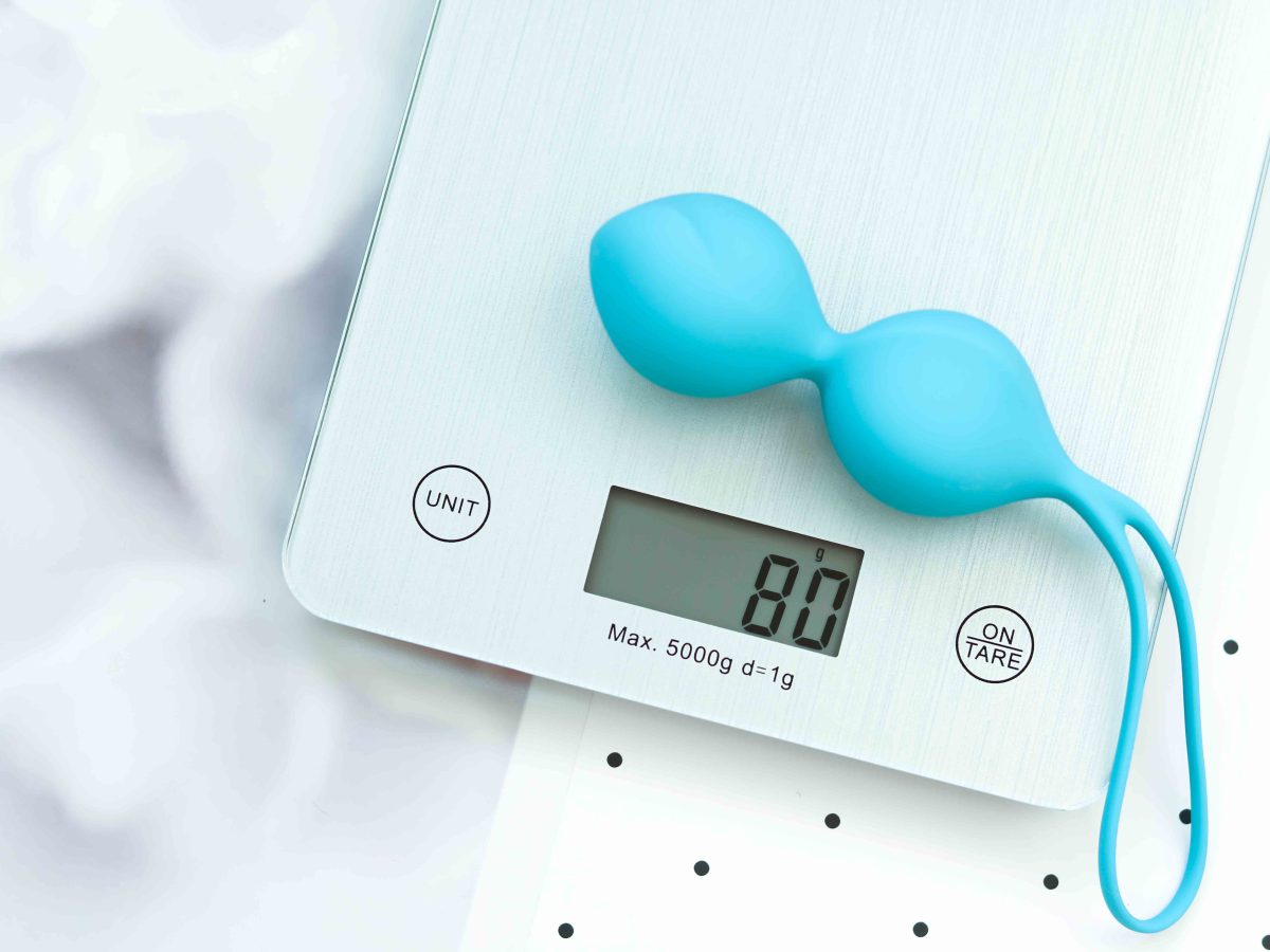 Liebeskugeln schwer, Liebeskugeln wie schwer, Satisfyer Balls, Satisfyer V Balls, Satisfyer Liebeskugeln, welche Satisyfer Liebeskugeln, Satisfyer Liebeskugeln Unterschiede, Beckenbodentraining Fortgeschrittene, Beckenmuskulatur, Beckenboden anspannen, Liebeskugeln für Rückbildung, was für Liebeskugeln, Liebeskugeln Verwendung, Funktion der Liebeskugeln, Liebeskugeln für was, Liebeskugeln Gewicht, Liebeskugeln Effekt, Liebeskugeln im Alltag, Satisfyer Balls Test, Satisfyer Balls Review, Satisfyer Balls Erfahrung