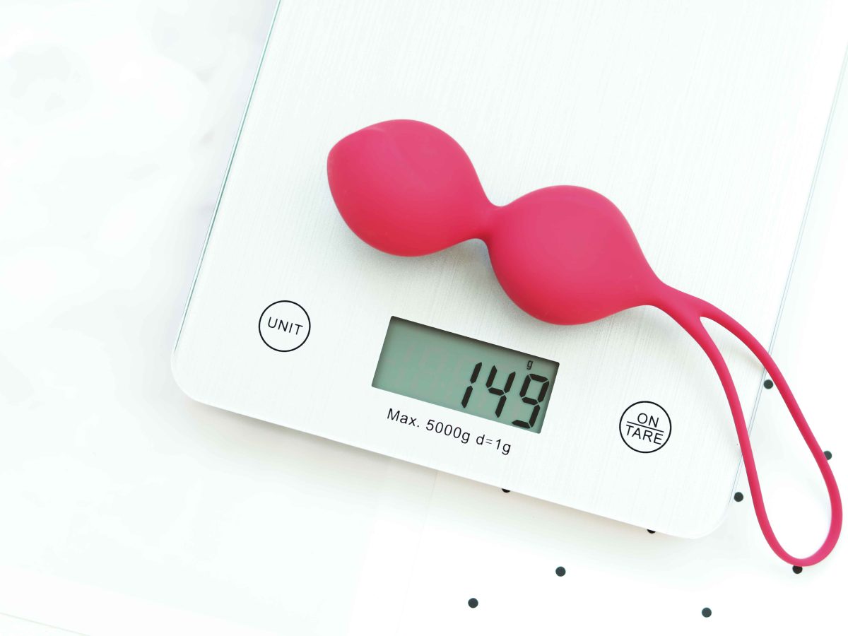 Liebeskugeln schwer, Liebeskugeln wie schwer, Satisfyer Balls, Satisfyer V Balls, Satisfyer Liebeskugeln, welche Satisyfer Liebeskugeln, Satisfyer Liebeskugeln Unterschiede, Beckenbodentraining Fortgeschrittene, Beckenmuskulatur, Beckenboden anspannen, Liebeskugeln für Rückbildung, was für Liebeskugeln, Liebeskugeln Verwendung, Funktion der Liebeskugeln, Liebeskugeln für was, Liebeskugeln Gewicht, Liebeskugeln Effekt, Liebeskugeln im Alltag, Satisfyer Balls Test, Satisfyer Balls Review, Satisfyer Balls Erfahrung