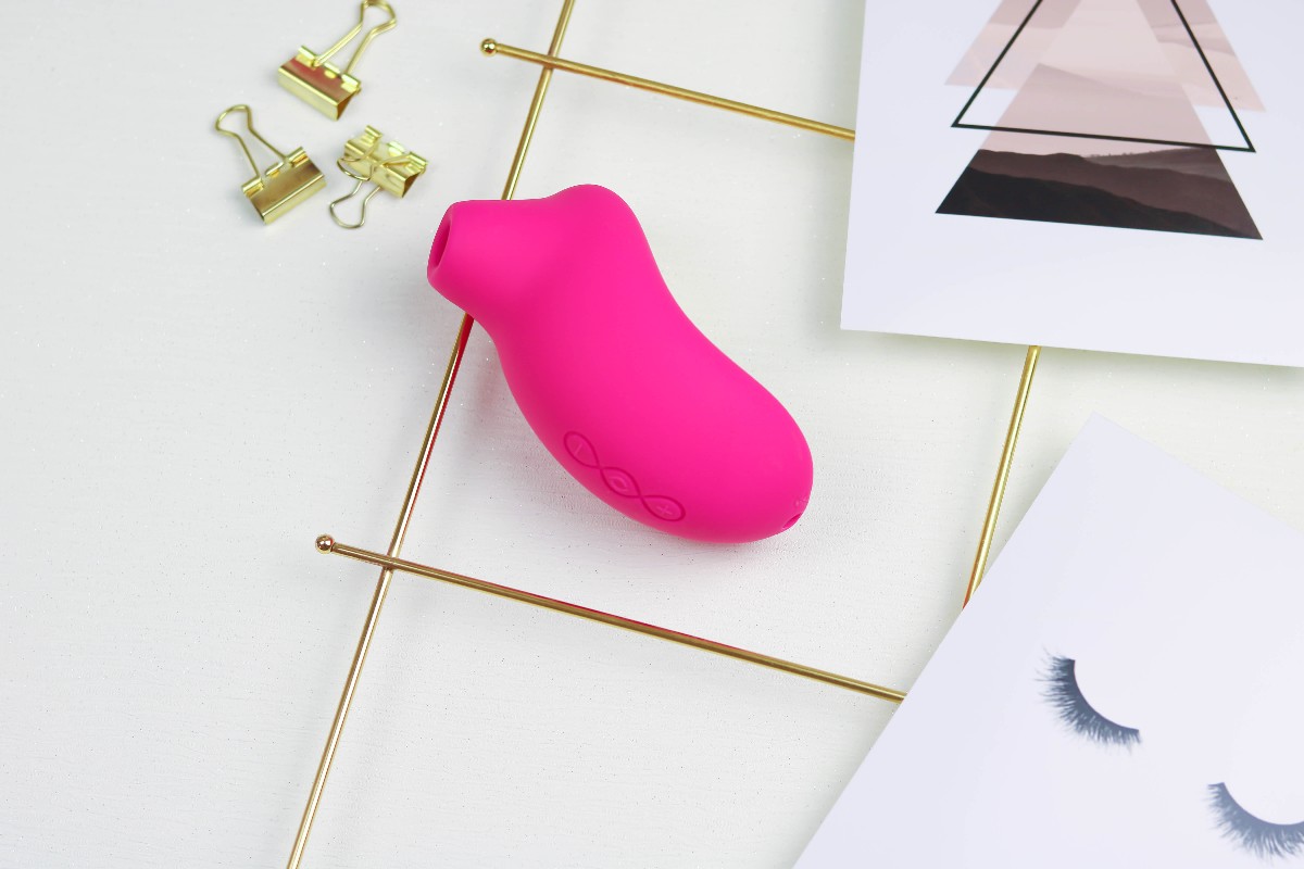 Lelo Sona, Lelo Sona Test, Lelo Sona Erfahrung, Lelo Sona Review, Sona Cruise Test, Sona Cruise Erfahrung, Lelo Sona Womanizer, Lelo Sona Satisfyer, Ultraschall Vibrator, Lovehoney Gutschein, Druckwellenvibrator, Womanizer Sona, Lelo Erfahrung, Womanizer Vergleich, Womanizer Erfahrung