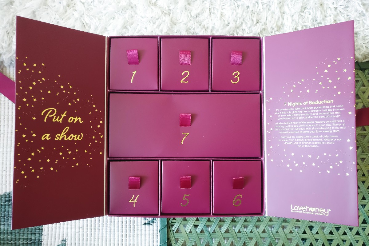 Adventskalender EIS Amorelie Lovehoney Vergleich, Adventskalender für Paare, Adventskalender Lovehoney, lohnt sich Lovehoney Adventskalender, Lovehoney Adventskalender 2020 Inhalt unboxing, Lovehoney Adventskalender 2020 kaufen, Lovehoney Adventskalender Erfahrung, Lovehoney Adventskalender für Paare, Lovehoney Adventskalender Inhalt, Lovehoney Adventskalender Inhalt 2019 was ist drin, Lovehoney Adventskalender Test, Lovehoney Adventskalender was war drin, Lovehoney Kalender günstig kaufen, Lovehoney Kalender Inhalt, Lovehoney Kalender Test, Dessous Adventskalender, Lingerie Adventskalender, Dessous Weihnachten, Unterwäsche Adventskalender, Sexy Adventskalender